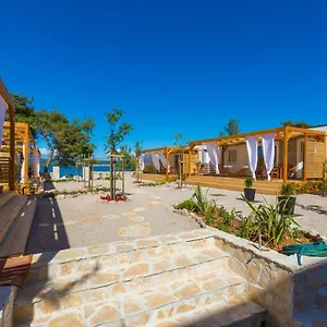  Kompleks wypoczynkowy Mobile Homes Pine Tree